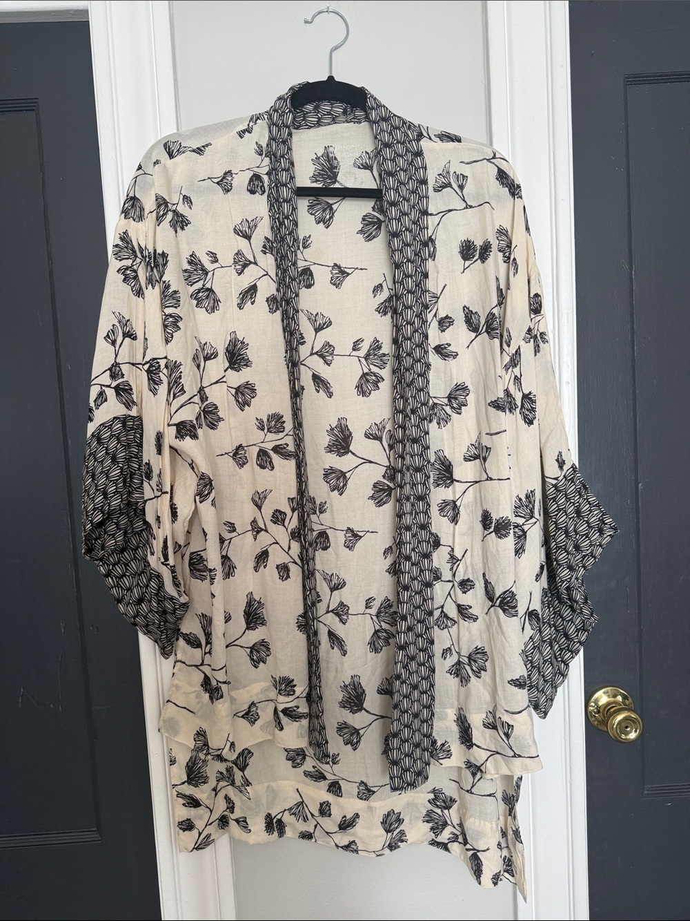 Merona Cream and Black Floral Open-Front Kimono